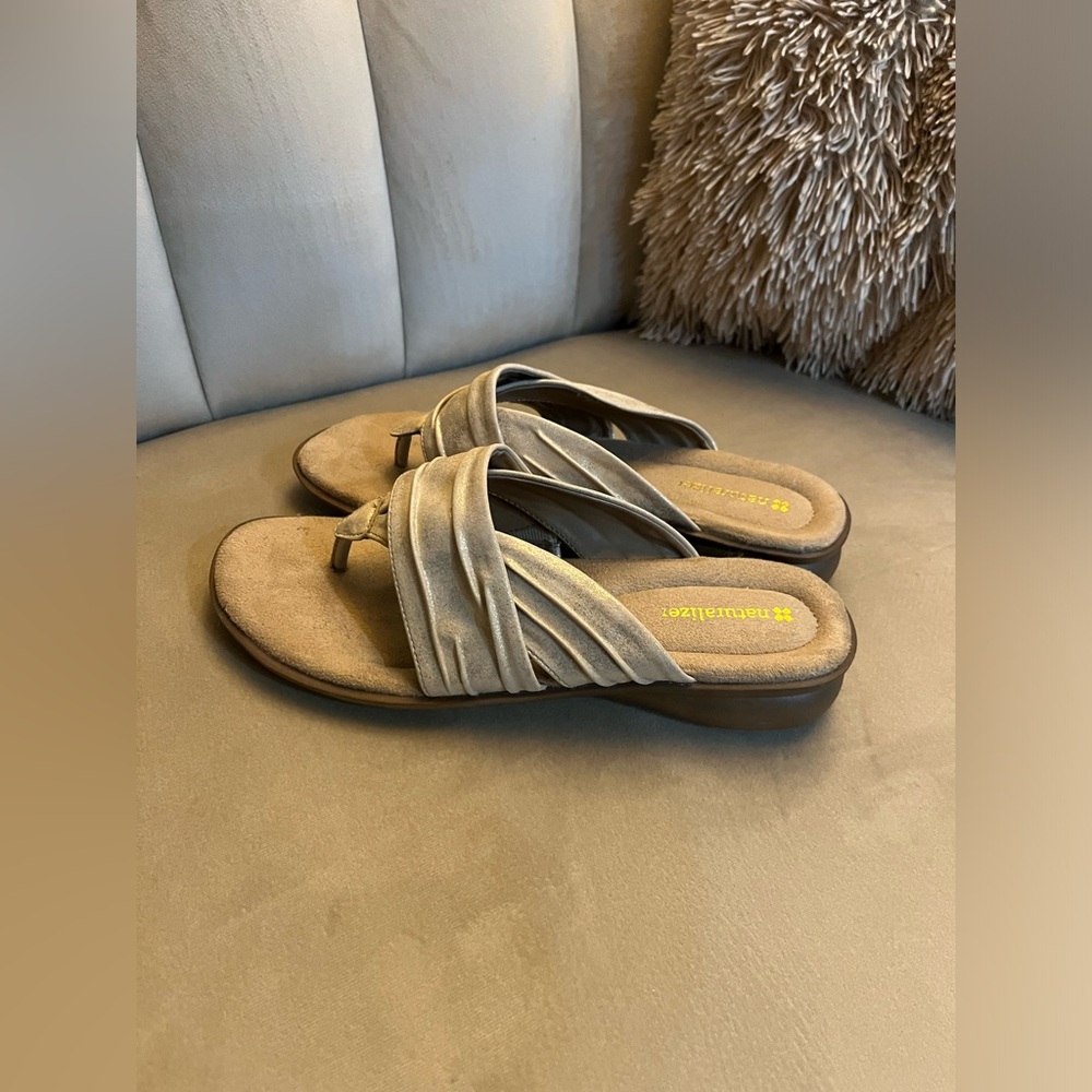 NEW! Naturalizer sandals - Picture 4 of 8